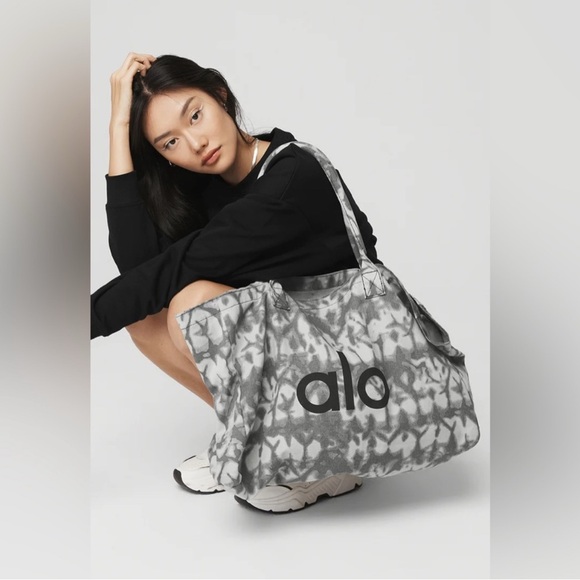 ALO Yoga Black and Gray Women's Tote NWT - Picture 1 of 4
